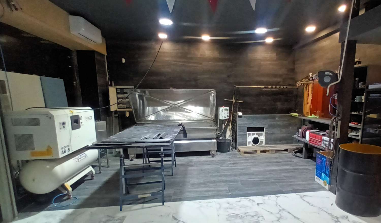 Local con magnifica Tienda Exposición en Avenida de Murcia