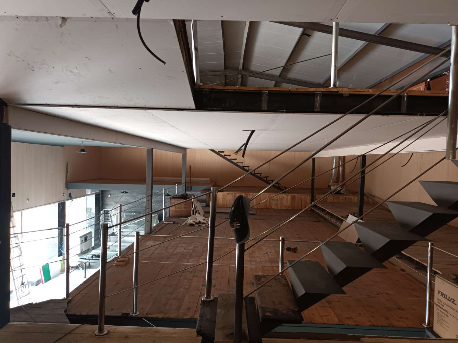 Local con magnifica Tienda Exposición en Avenida de Murcia