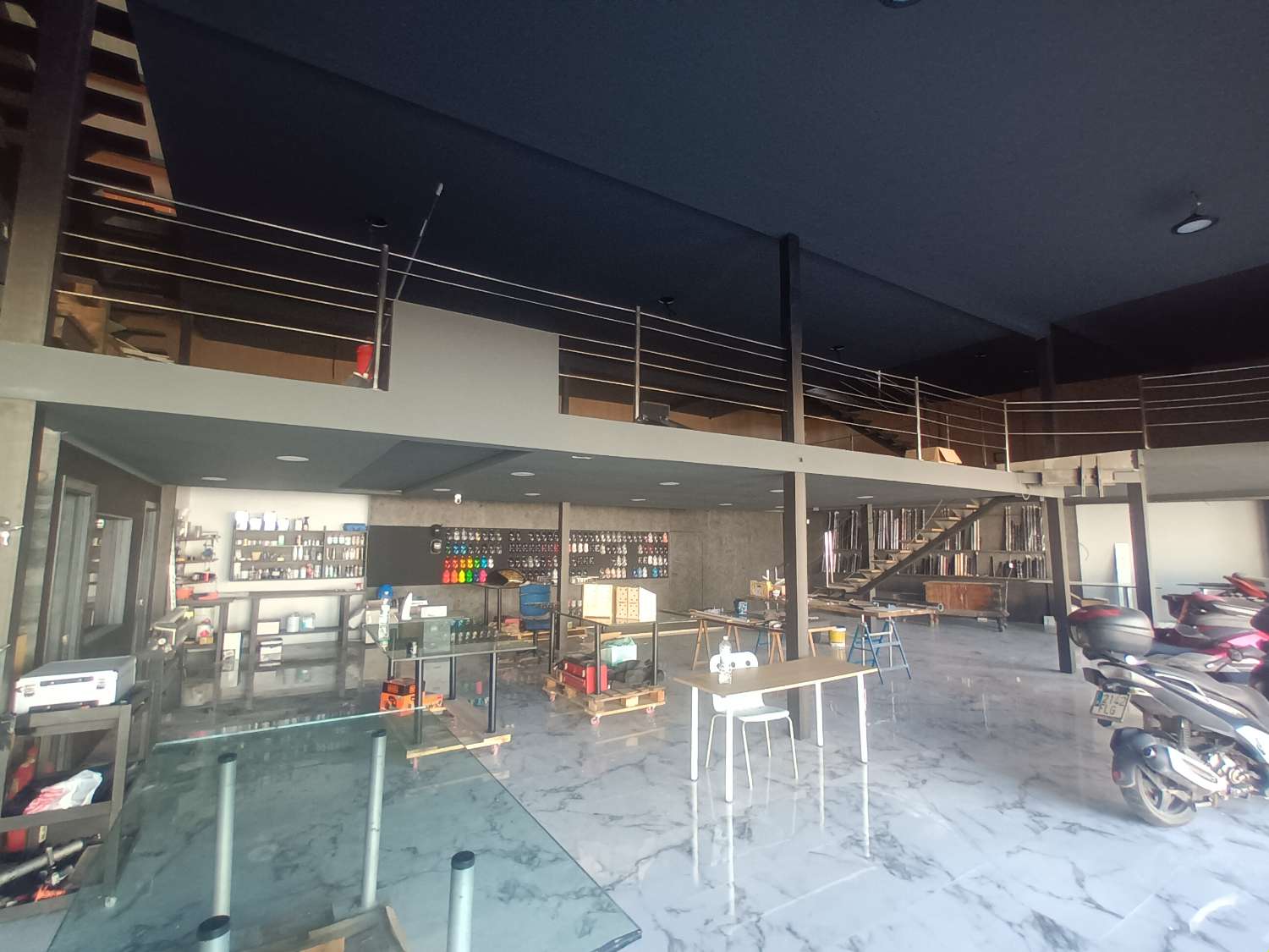 Local con magnifica Tienda Exposición en Avenida de Murcia