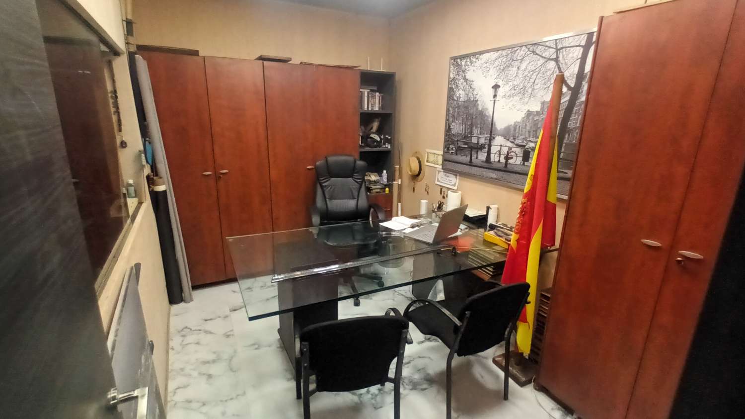 Local con magnifica Tienda Exposición en Avenida de Murcia