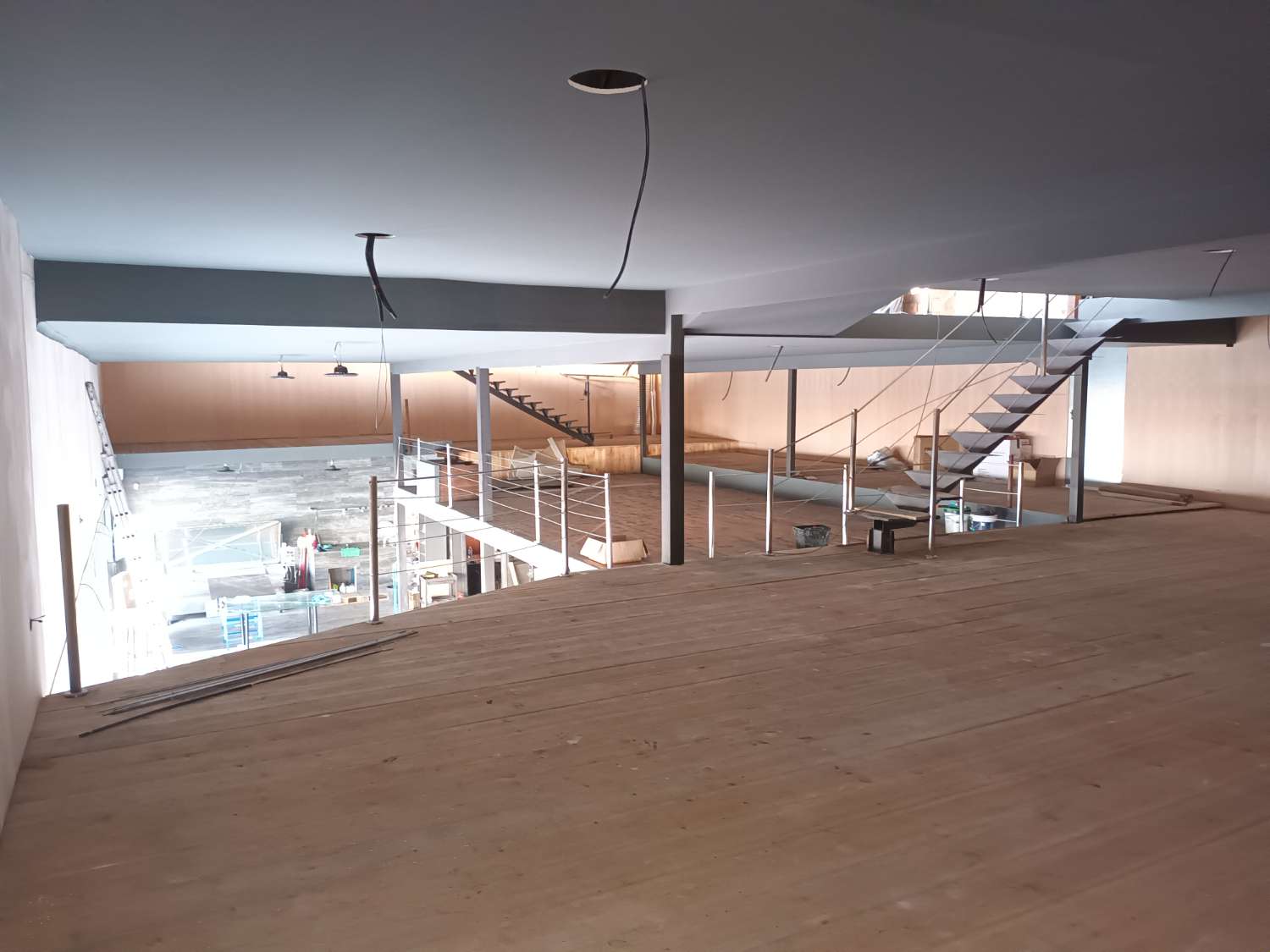 Local con magnifica Tienda Exposición en Avenida de Murcia