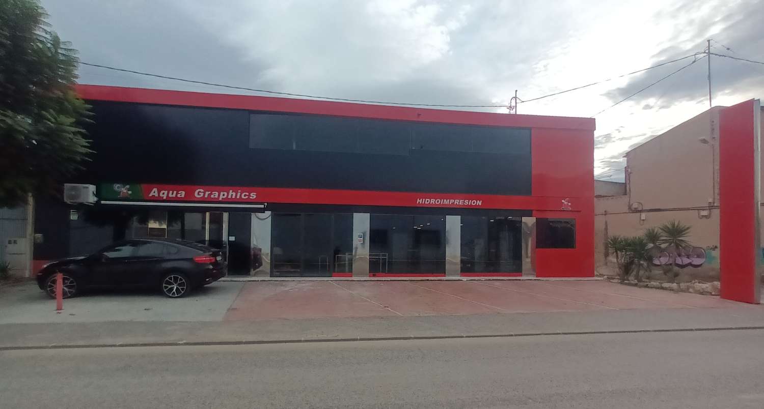 Local con magnifica Tienda Exposición en Avenida de Murcia