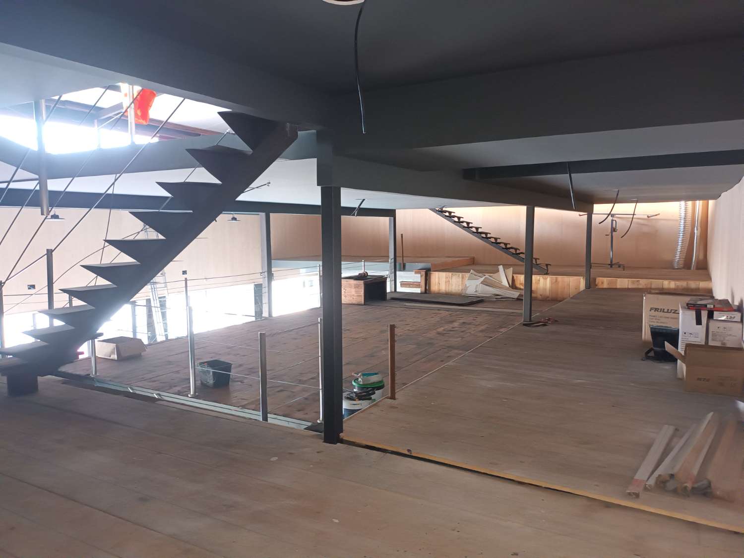 Local con magnifica Tienda Exposición en Avenida de Murcia