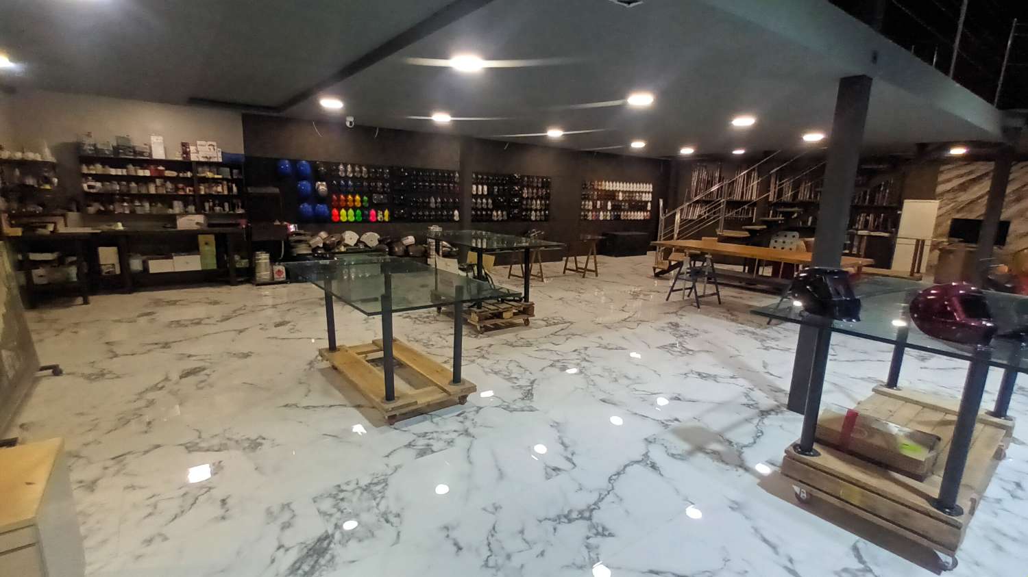 Local con magnifica Tienda Exposición en Avenida de Murcia