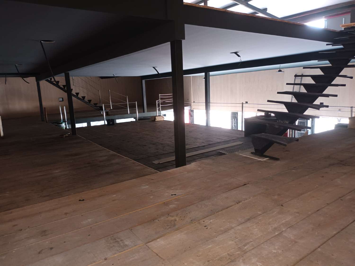 Local con magnifica Tienda Exposición en Avenida de Murcia