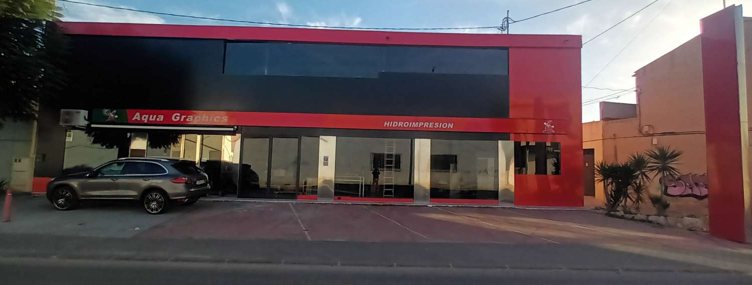 Local con magnifica Tienda Exposición en Avenida de Murcia