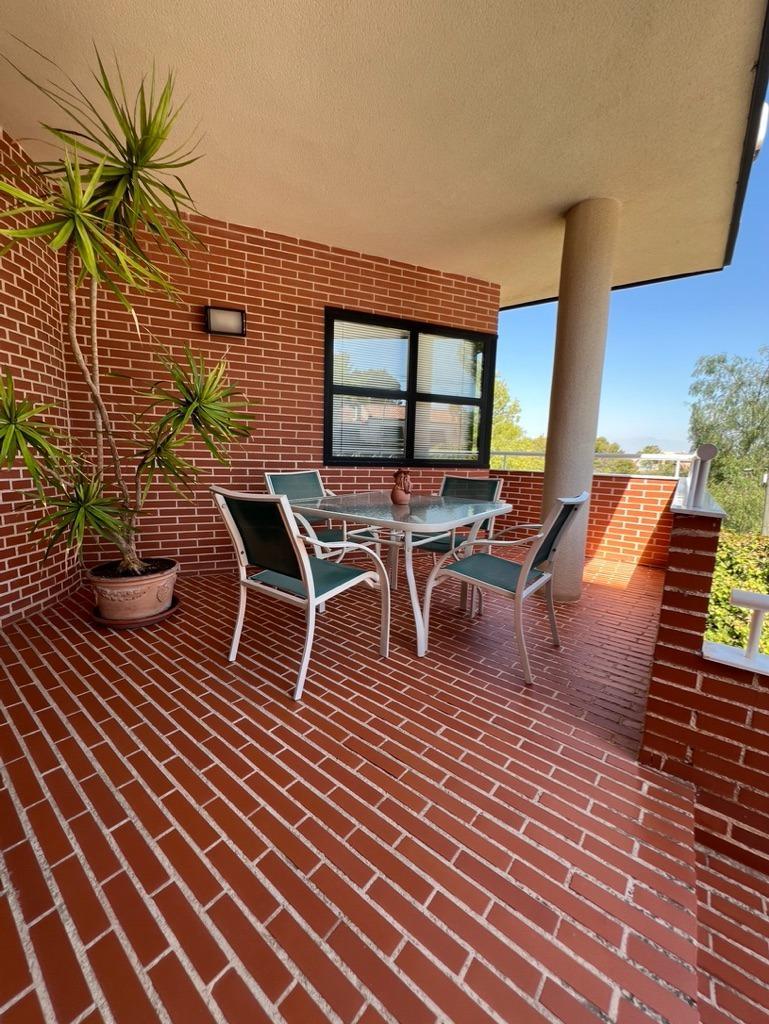 Chalet con piscina en Las Torres de Cotillas (Murcia)