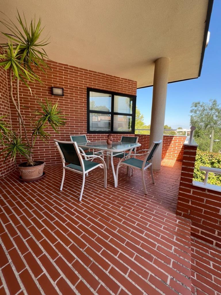 Chalet con piscina en Las Torres de Cotillas (Murcia)