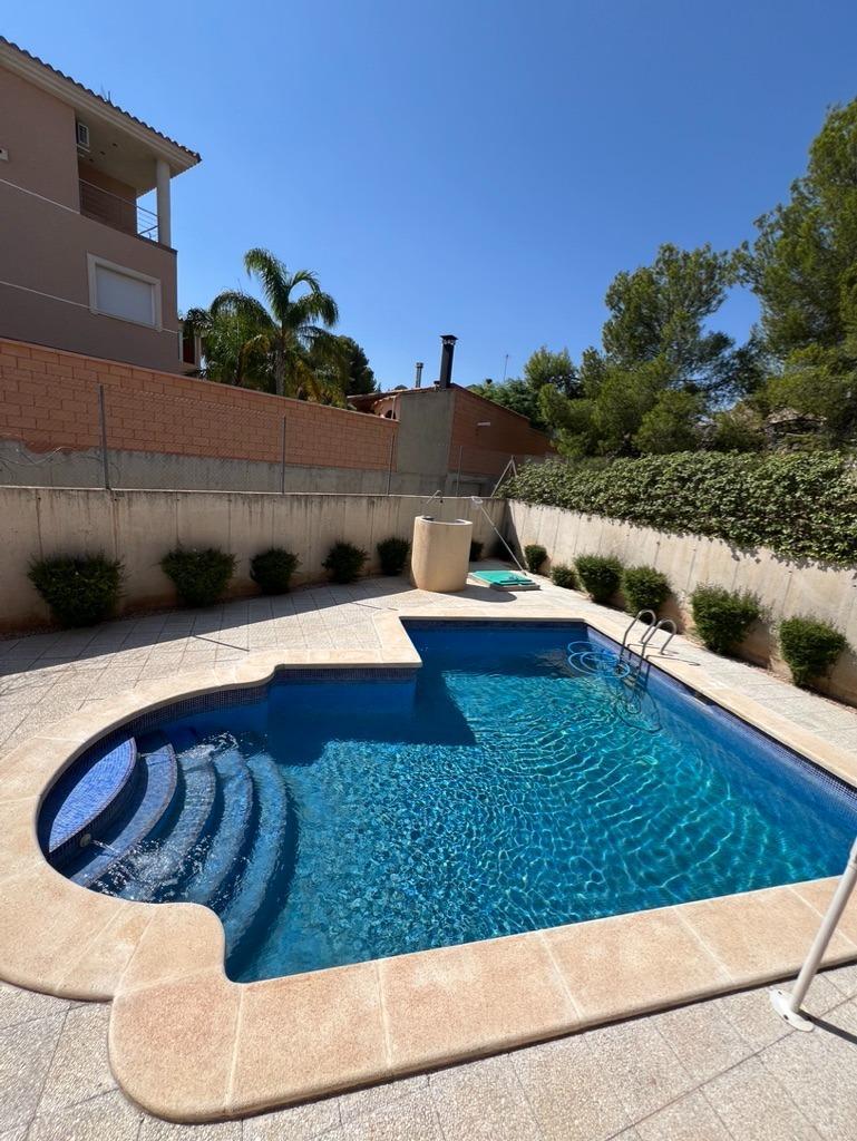 Chalet con piscina en Las Torres de Cotillas (Murcia)