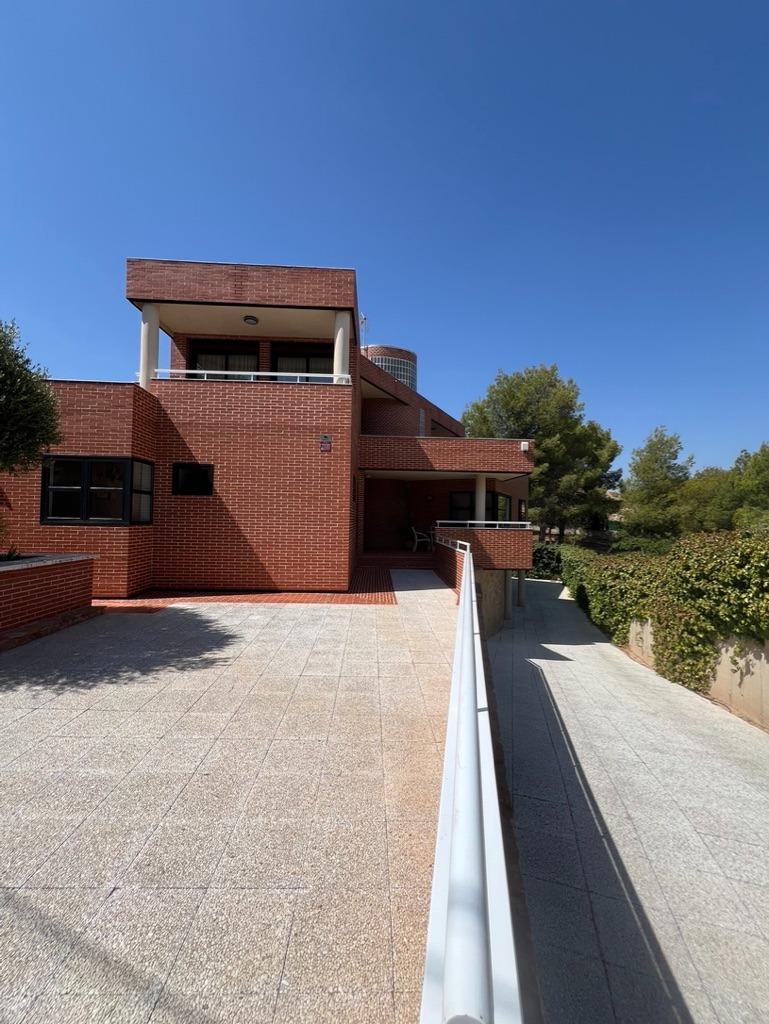 Chalet con piscina en Las Torres de Cotillas (Murcia)