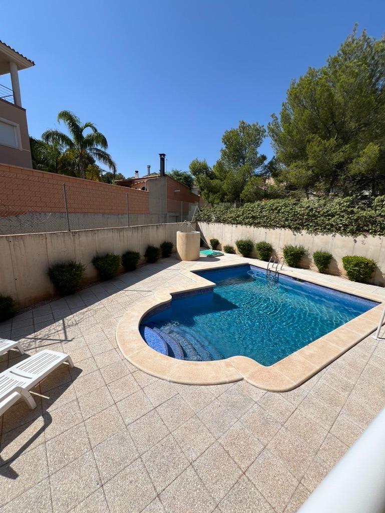 Chalet con piscina en Las Torres de Cotillas (Murcia)