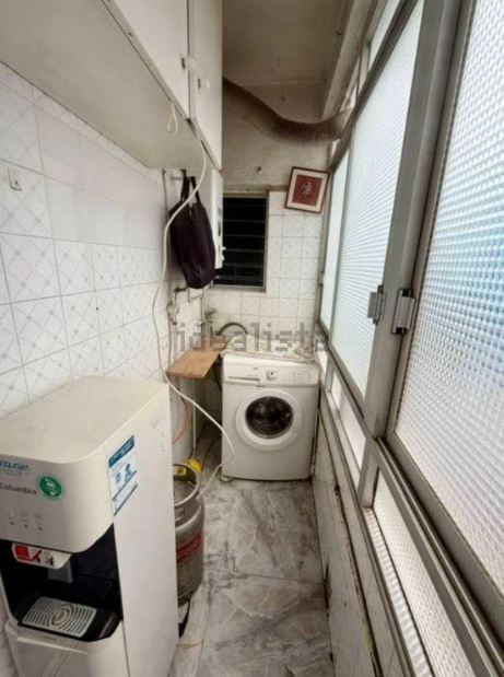 Piso con balcón cerca del Hospital Reina Sofia y El 7 Coronas