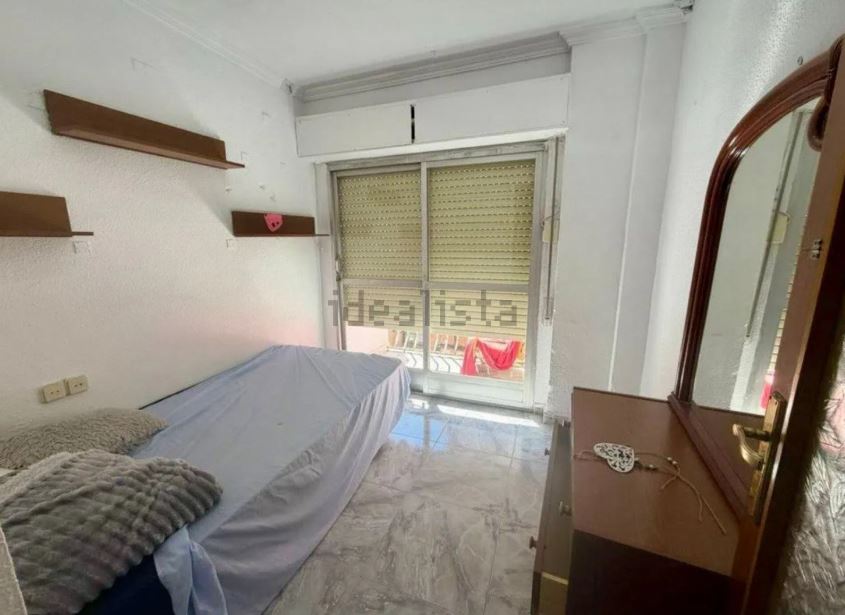 Piso con balcón cerca del Hospital Reina Sofia y El 7 Coronas
