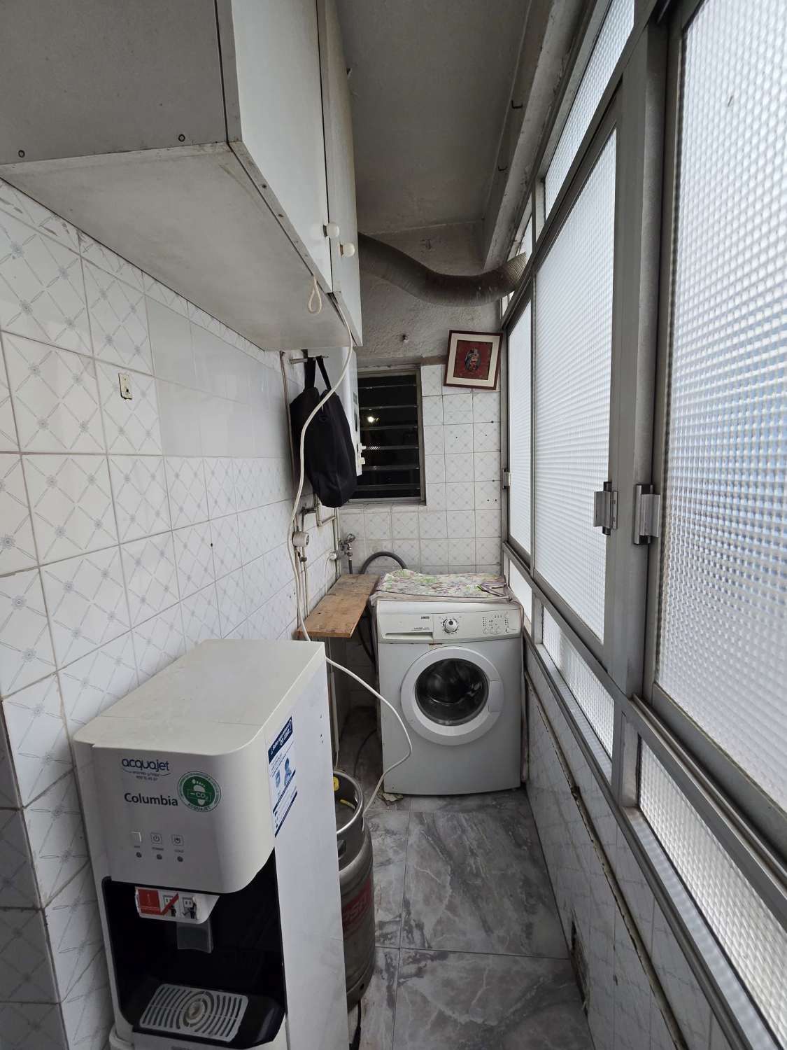 Piso con balcón cerca del Hospital Reina Sofia y El 7 Coronas