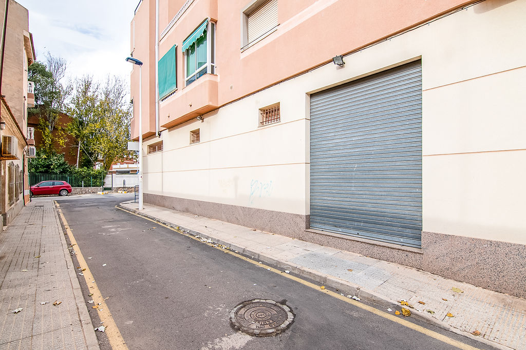 Local de 245 m2 a 5 minutos de la Playa El Castillico y de la Avenida Romería de la Virgen del Carmen de Lo Pagán